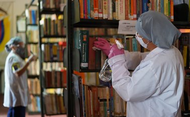Se adelanta el proceso de desinfección en las bibliotecas públicas para coordinar el retorno gradual de los lectores. Cortesía