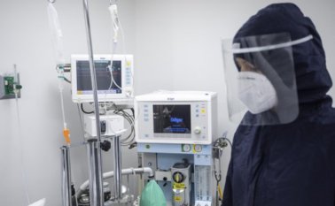Al no estar intubados, los pacientes que entran a las Ucre no deben permanecer sedados. Eso se traduce en que tienen menos afectaciones como pérdida de masa muscular. Camilo Suárez - El Colombiano