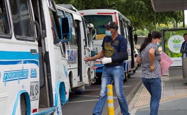 Las empresas de transporte público dicen que las desinfecciones son constantes y se capacita a los conductores para que cumplan las medidas. Alfredo Estévez
