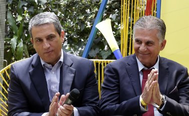 Fernando Jaramillo, presidente de la Dimayor y Carlos Queiroz, técnico de la Selección Colombia.