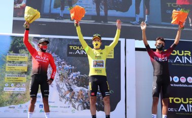 Todo se decidió en los últimos 400 metros, después de un ataque de Bernal, atrapado con facilidad por Roglic. Tour de l'Ain