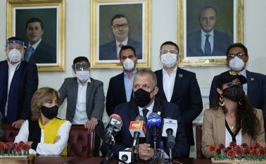 En cabeza del presidente de la Cámara de Representantes, Germán Blanco, en nombre del Partido Conservador, los partidos Liberal, Centro Democrático, Centro Democrático, y algunos independientres, anunciaron que votarán por Carlos Camargo para defensor del pueblo, elección que será el viernes. Colprensa