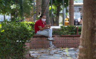 Las medidas contra la COVID-19 han generado una caída de la ocupación y un aumento de la desocupación, acompañado de una caída de la participación laboral con un incremento de la inactividad. Archivo La Opinión