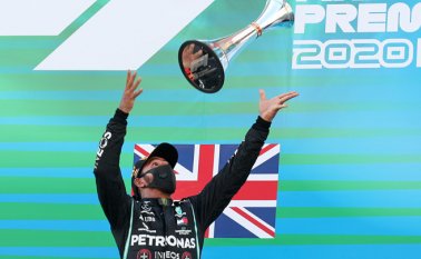 Lewis Hamilton tiene37 puntos de ventaja sobre el segundo en la clasificación general, Verstappen, y 43 de margen sobre Bottas. AFP