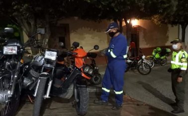 La entrega de vehículos inmovilizados no se podrá tramitar hasta tanto el propietario acredite estar a paz y salvo o haber firmado un acuerdo de pago que esté vigente. Cortesía