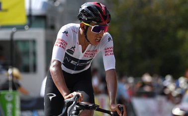 Ante las molestias de Egan Bernal, Ineos llamó a Richard Carapaz. AFP
