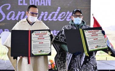 Los gobernadores de Norte de Santander y Santander, Silvano Serrano y Mauricio Aguilar, respectivamente, firmaron ayer, en el páramo de Berlín, la creación de la Región Administrativa de Planeación (RAP). Cortesía