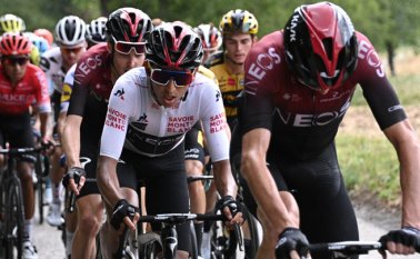 El colombiano Egan Bernal volverá a apuntar al maillot amarillo en Francia. AFP