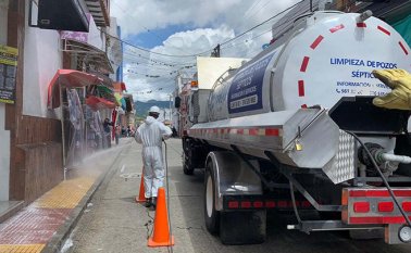 En aras de frenar la propagación del coronavirus se adelanta la fumigación en los lugares más representativos de Ocaña. Cortesía