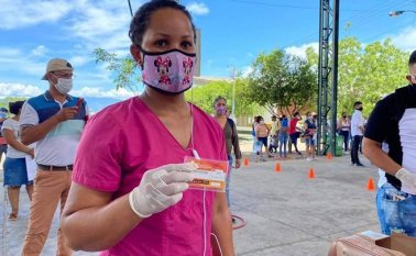 Al Colegio Misael Pastrana Borrero acudieron ayer los estudiantes favorecidos a recibir su sim card. Cortesía