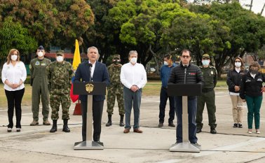 El presidente de la República, Iván Duque Márquez, en compañía del fiscal general, Francisco Barbosa, anunció la captura de dos presuntos responsables de la masacre ocurrida en un cañaduzal del barrio Llano Grande de Cali. Colprensa