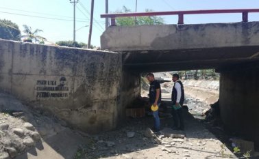 El puente es vital para una rápida y segura comunicación vial y peatonal entre los barrios La Merced y Lleras Restrepo. Cortesía