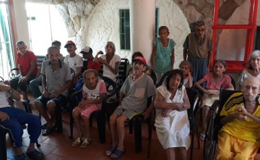 Allí no solo le proporcionan alimentación a los 30 abuelos que cuidan, también les dan techo y asistencia médica. Cortesía