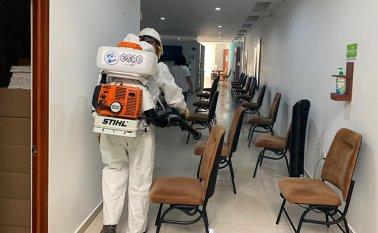 Una minuciosa limpieza se adelanta en la sede de la cámara de Comercio de Ocaña ante la aparición de varios casos confirmados de coronavirus Cortesía