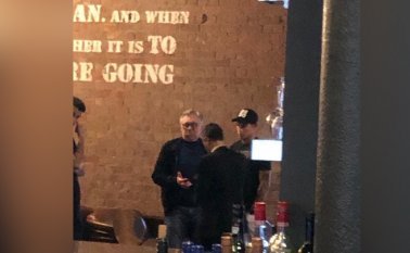 Cena de James Rodríguez con Carlo Ancelotti en Liverpool. Tomada de Twitter @MadridSports_