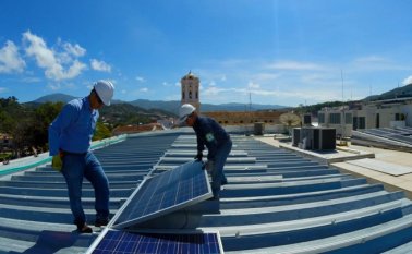 Sustituir el petróleo por medios de producción limpia de energía, la misión de ingenieros y científicos. Archivo