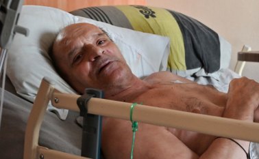 Paralizado por dolores que no cesan desde hace 34 años, condenado a guardar cama, Cocq habría deseado que le suministraran una sedación profunda. AFP