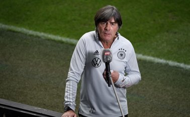 El estratega alemán descartó al delantero del Bayern Múnich, buscando una renovación en la Selección. AFP