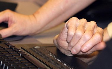 La tecnología facilita los procesos de rehabilitación de personas con discapacidad visual y el acceso a la información y una comunicación efectiva. Cortesía