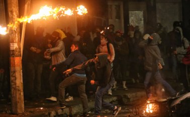 En varios sectores de la cuidad, como en el centro de la capital, fueron saqueados varias entidades financieras como también los cajeros electrónicos Colprensa