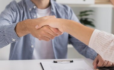 El outsourcing es un vehículo que flexibiliza la dinámica laboral en las organizaciones y aliado de la reactivación económica. Freepik.es