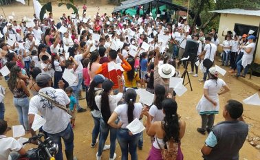 En vista de que la confrontación armada en el Catatumbo se agudiza cada vez más, las comunidades de la zona están exigiendo garantías para sus vidas. Archivo / La Opinión