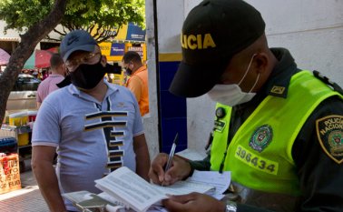 La nueva normalidad trae consigo responsabilidades, tales como el uso obligatorio de tapabocas. El no hacerlo, podría acarrear sanciones. Alfredo Estévez
