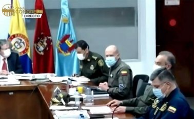 En la plenaria del Senado del martes por la noche, el ministro de Defensa estuvo acompañado de los altos mandos de la Policía. Colprensa