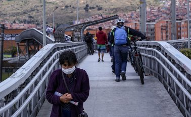 Los riesgos de contagio de coronavirus en el trabajo (reconocido por los médicos como una enfermedad laboral), los trabajadores colombianos no están cobijados al respecto. Colprensa