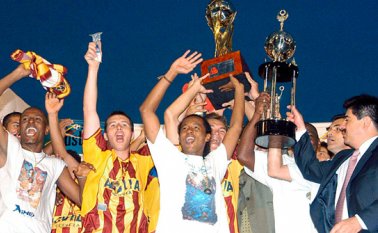 En el 2003, el Deportes Tolima se consagró campeón de la Liga Finalización. Jorge Artigas y Ricardo Ciciliano compartieron fueron parte de esa nómina. Archivo La Opinión