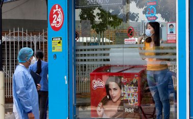 Los créditos contarán con un descuento mínimo de 2% en la tasa final, un periodo de gracia de hasta seis meses y un plazo máximo de pago de tres años. Archivo La Opinión