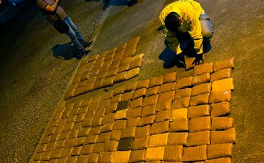 Al parecer, la droga llegó a la vivienda en un taxi. La Opinión