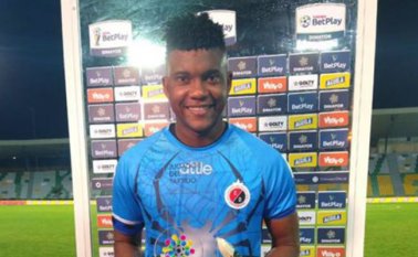 Juan Camilo Chaverra recibió reconocimiento como la figura del partido. Dimayor