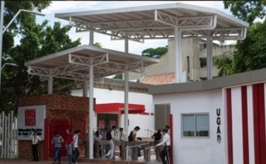 La protesta se desarrolló en la entrada principal del alma mater. Archivo / La Opinión