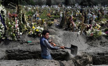 En relación con su población (958 muertos por millón de habitantes), Perú es uno de los países más duramente golpeados por la pandemia. AFP