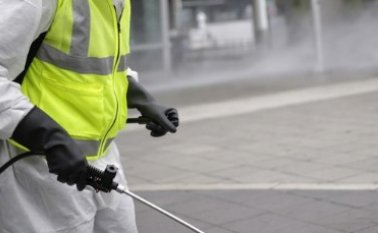 El objetivo es retomar las actividades productivas, implementando protocolos de bioseguridad para evitar nuevos focos de contagio. Archivo / La Opinión