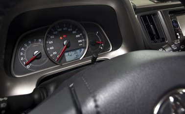 En la página web 'salvaunavida.co' y el WhatsApp 310 4155201  los propietarios pueden consultar si su vehículo tiene un airbag defectuoso. Archivo La Opinión