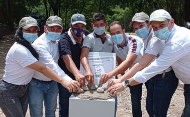 Para mejorar las condiciones de vida de los campesinos de la zona del Catatumbo se ejecutan planes de saneamiento básico ambiental. / Foto: Cortesía. Cortesía