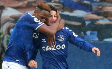 James Rodríguez y Jerry Mina en el Everton. AFP