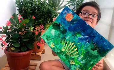 Inspirado en Santurbán, el pequeño artista recreó los frailejones, el oso de anteojos y
la riqueza hídrica del páramo. Cortesía para La Opinión