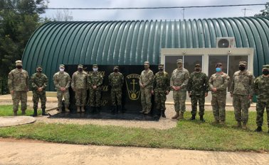 El mayor general Daniel Walrath, junto a Zapateiro, se desplazó a las instalaciones de la Fuerza de Tarea Vulcano, en Norte de Santander. Ejército Nacional
