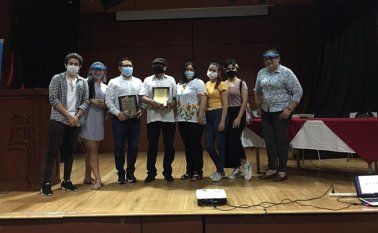 En presencia del Secretaria de Cultura departamental y miembros de la Fiesta del Teatro de Cúcuta, se rindió homenaje al maestro Carlos Carvajal. La Opinión