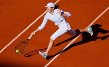 Durante las dos semanas del Roland Garros, Swiatek no perdió ningún set. Sofia Kenin inició el partido con una venda en su muslo izquierdo. AFP