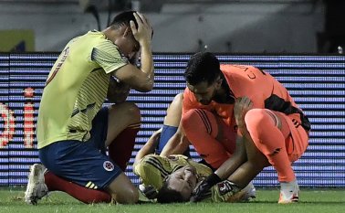 El lateral derecho de la selección prendió las alarmas en el equipo colombiano a los 8 minutos de juego. AFP