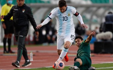 El combinado capitaneado por el astro Lionel Messi se mostró más cauteloso, buscando aprovechar alguna oportunidad que le cedieran los locales. AFP