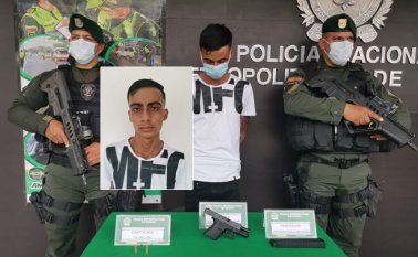 Franklin Adrián Vanegas Díaz fue enviado a la cárcel para que responda por porte ilegal de armas. Policía Nacional