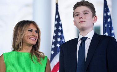 "Por suerte, es un adolescente sano", manifestó Melania Trump en relación a su hijo. AFP