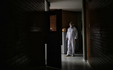 El comportamiento de los casos presentó una nueva disminución en los casos activos en el país. Colprensa