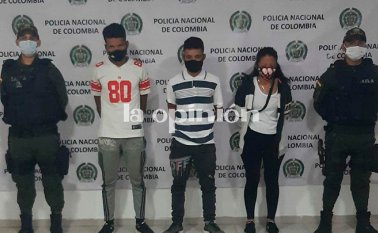 Los dos hombres y la mujer extorsionaban a un familiar de un dirigente social. Cortesía para La Opinión
