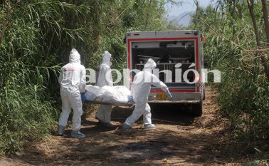 El cuerpo fue llevado a Medicina Legal a la espera de que sea identificado La Opinión